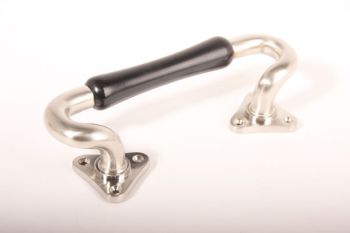 Deurgreep blinkend nikkel met zwart ebbenhout op driehoek rozetten 185mm