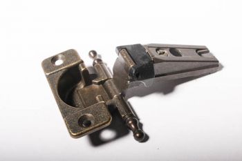 Potscharnier brons antiek met sierkop opliggend zonder montageplaat per stuk