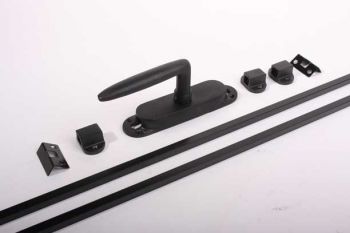 Krukespagnolet Dudok links of rechts zwart op messing met twee stangen 2500mm totaal