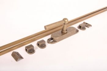 Krukespagnolet Chemin de fer L-kruk brons antiek met stangen