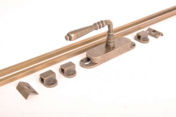 Krukespagnolet links of rechts brons antiek inclusief stangen