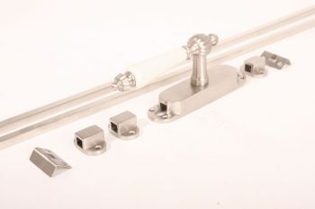 Krukespagnolet met ribbel geborsteld nikkel met antiek wit porselein + stangen