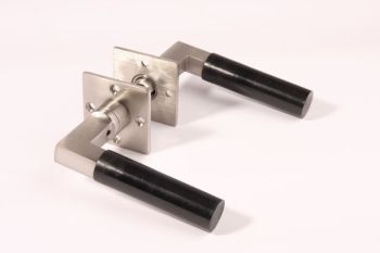 Deurkruk Bauhaus geborsteld nikkel oude look met bakeliet 110mm