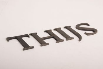 Letters zilver/grijs antiek A-Z, &, @, - 80mm