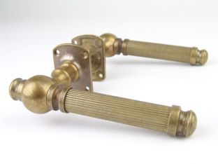 Klassieke deurklink met rozetten brons antiek 140mm