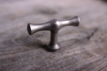 Knop T-vorm zilver grijs / antiek zilver 51mm ook voor buiten