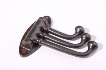 Kapstokhaak of handdoekhaak met drie haken 76mm roest