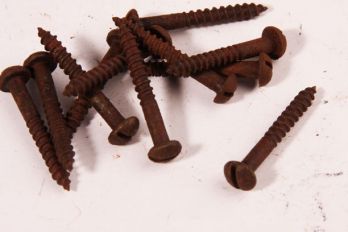 Schroeven bolkop 4.5 x 30mm roest gleuf 100 stuks