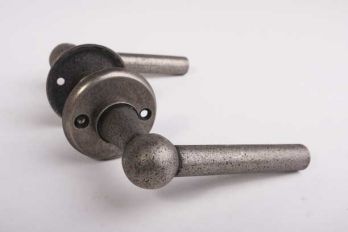 Deurkrukken Chemin de fer zilver antiek met rozetten per paar LL