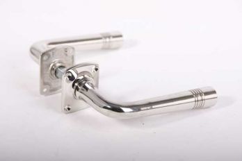 Deurkruk jaren twintig nikkel blinkend met rozetten