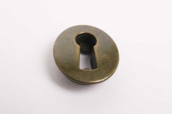 Ovale sleutelentree brons antiek deels opliggend 25mm x 21mm