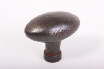 Ovale, eivormige keukenknop/meubelknop gemaakt van gietijzer in de kleur roest (ook in tinkleur en zwart).