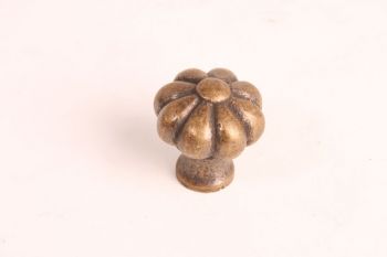Knopje kroon brons antiek 30mm met ronde voet