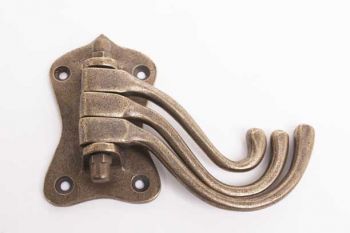 Kapstokhaak met drie draaibare haken brons antiek