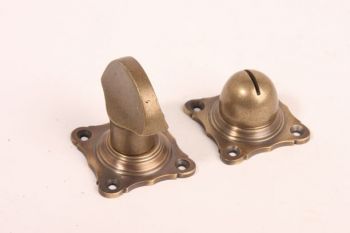 Toiletsluiting of badkamersluiting met klassieke, vierkante rozetten brons antiek platte knop