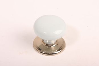 Knop porselein rond baby blauw 49mm met messingkleurige voet