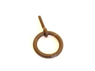 Ringgreep roest ijzer 56mm diameter 8mm dik met moertje