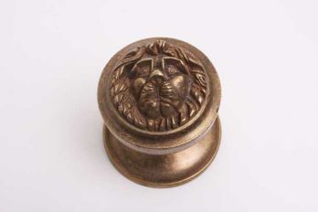 Deurknop rond leeuwenkop voor de voordeur vast brons antiek 74mm