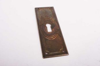Sleutelplaat verticaal voor kastdeur dun brons antiek 32 mm
