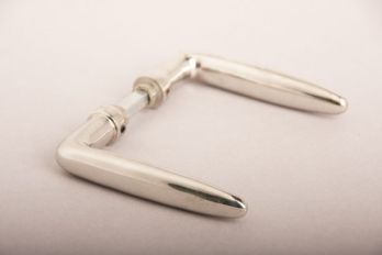 Deurkrukken Dudok blinkend nikkel per paar zonder rozetten