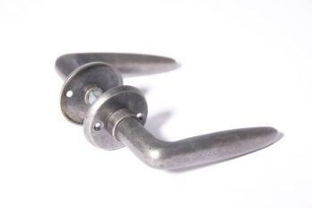 Deurkruk Dudok zilver antiek met ronde rozetten per paar